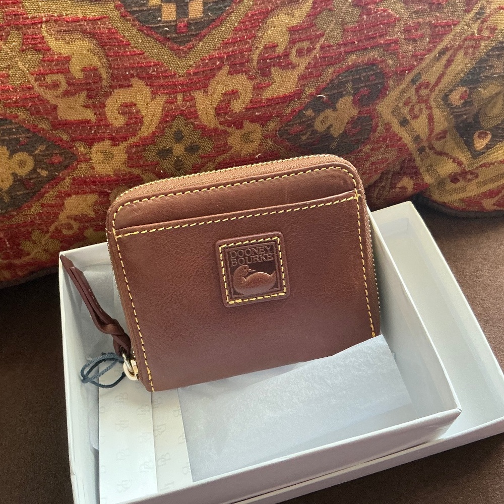 Florentine Small Zip Around Wallet Chestnut
